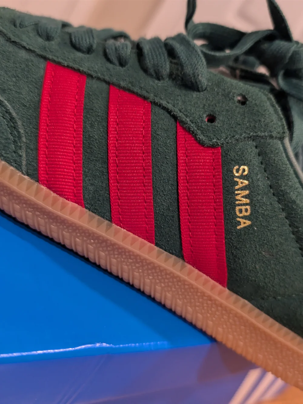 Adidas Samba OG Men's Green Suede with Red Stripes! Size 9 Men Or 10 Women